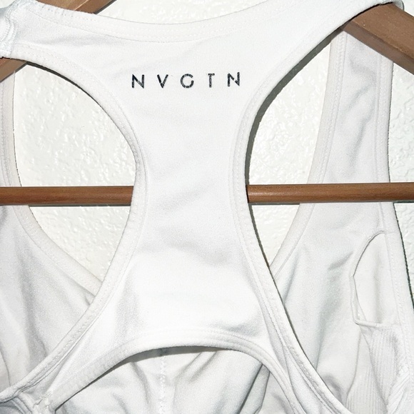 NVGTN Women’s Right Hook Closure Flawed Sports Bra - Picture 7 of 8